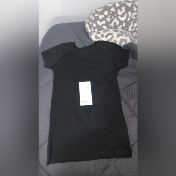 Black lulu lemon swiftly tech short sleeve 2.0 - Picture 2 of 4